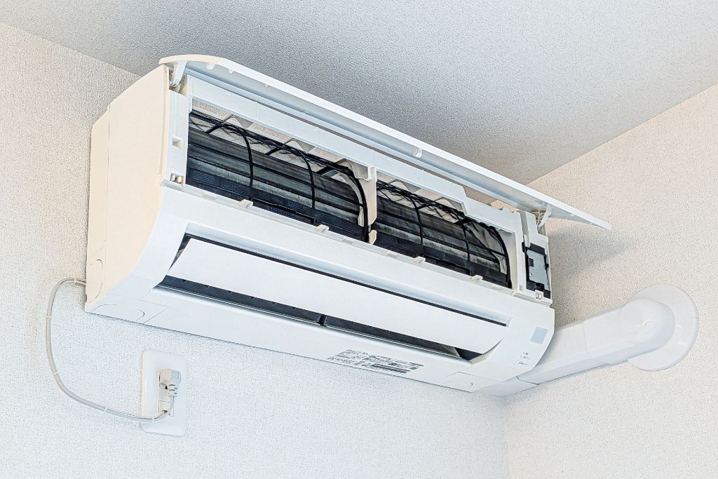 埼玉県でのエアコンクリーニング施工｜プロの高圧洗浄でカビ・汚れを徹底除去