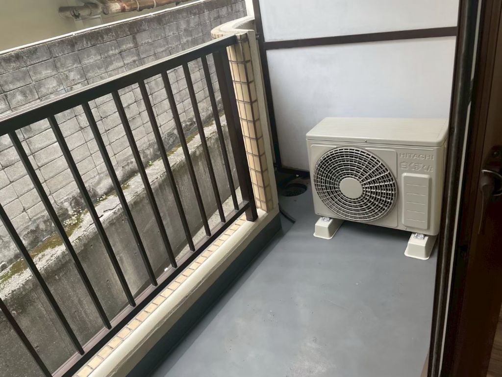 ベランダ・バルコニー高圧洗浄｜排水溝の詰まり解消とタイル面の泥汚れ清掃